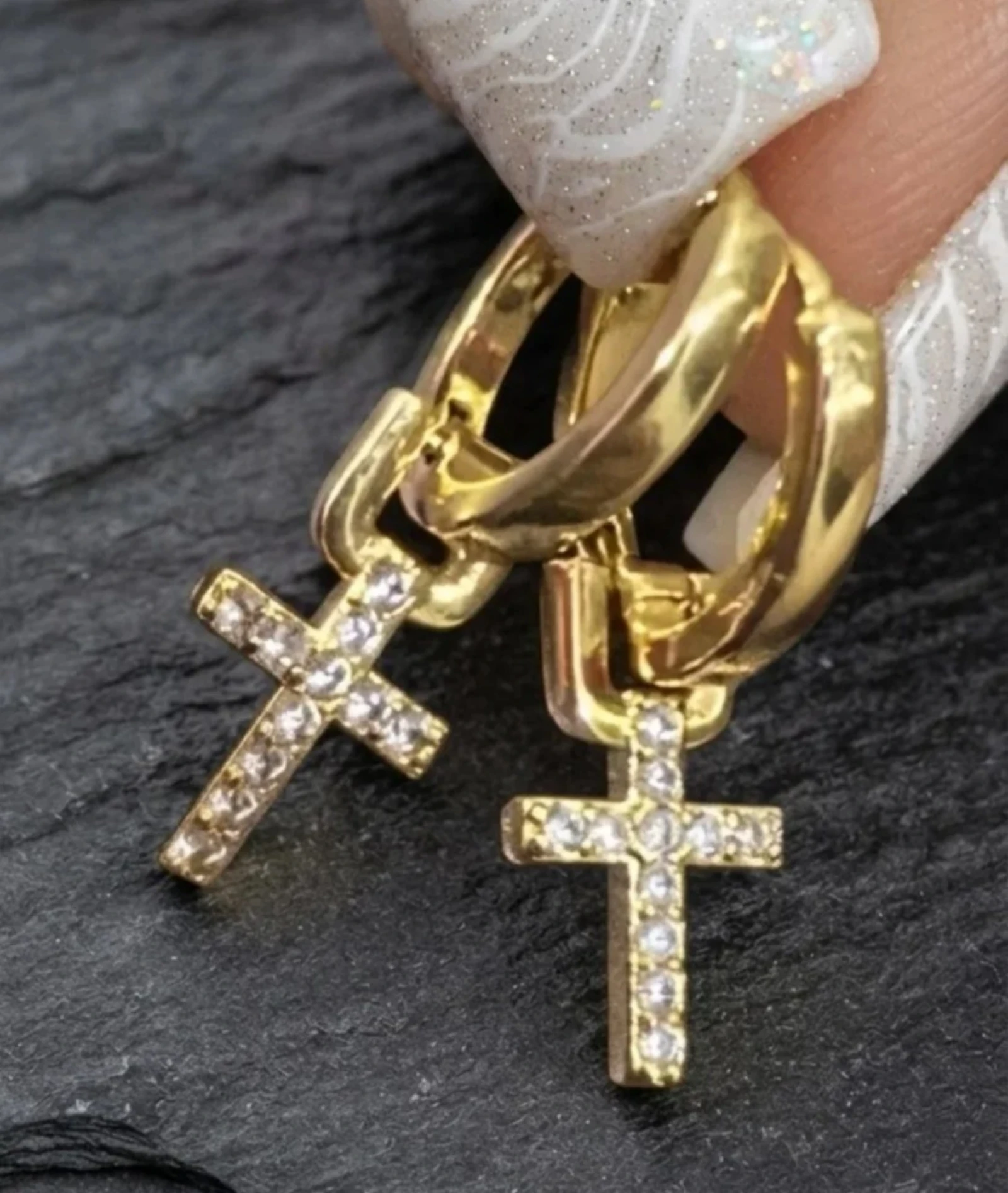 Pendientes de acero con cruz